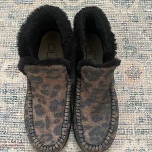 Hey dude slip ons. Like new. So cute but they don’t fit